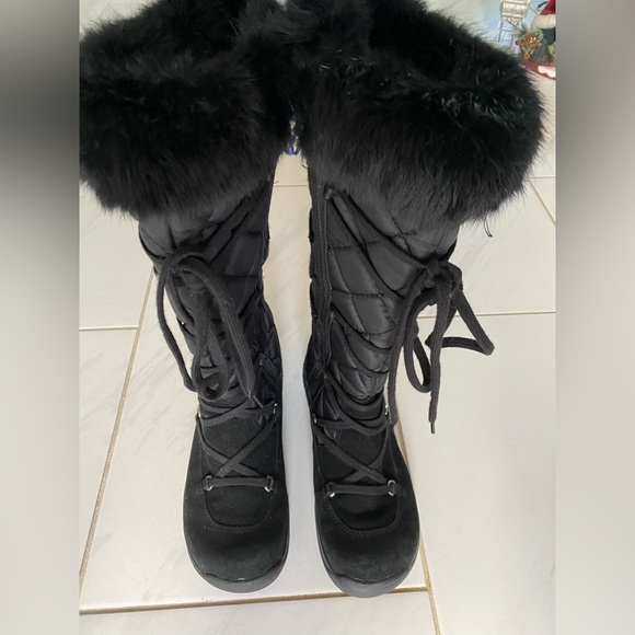 American Eagle : Size 7M Black (snow bunny ) tall winter boots , Like New - Picture 8 of 10